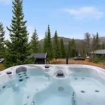 Skilodge 208 With Hot Tub By Vacation トリシル
